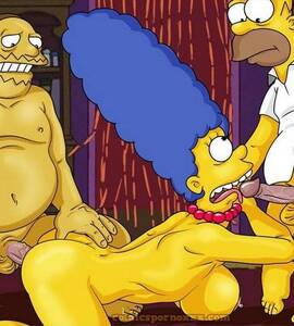 Porno - Homero y Marge Simpson Trio Porno con el Nerd de las Historietas - 3